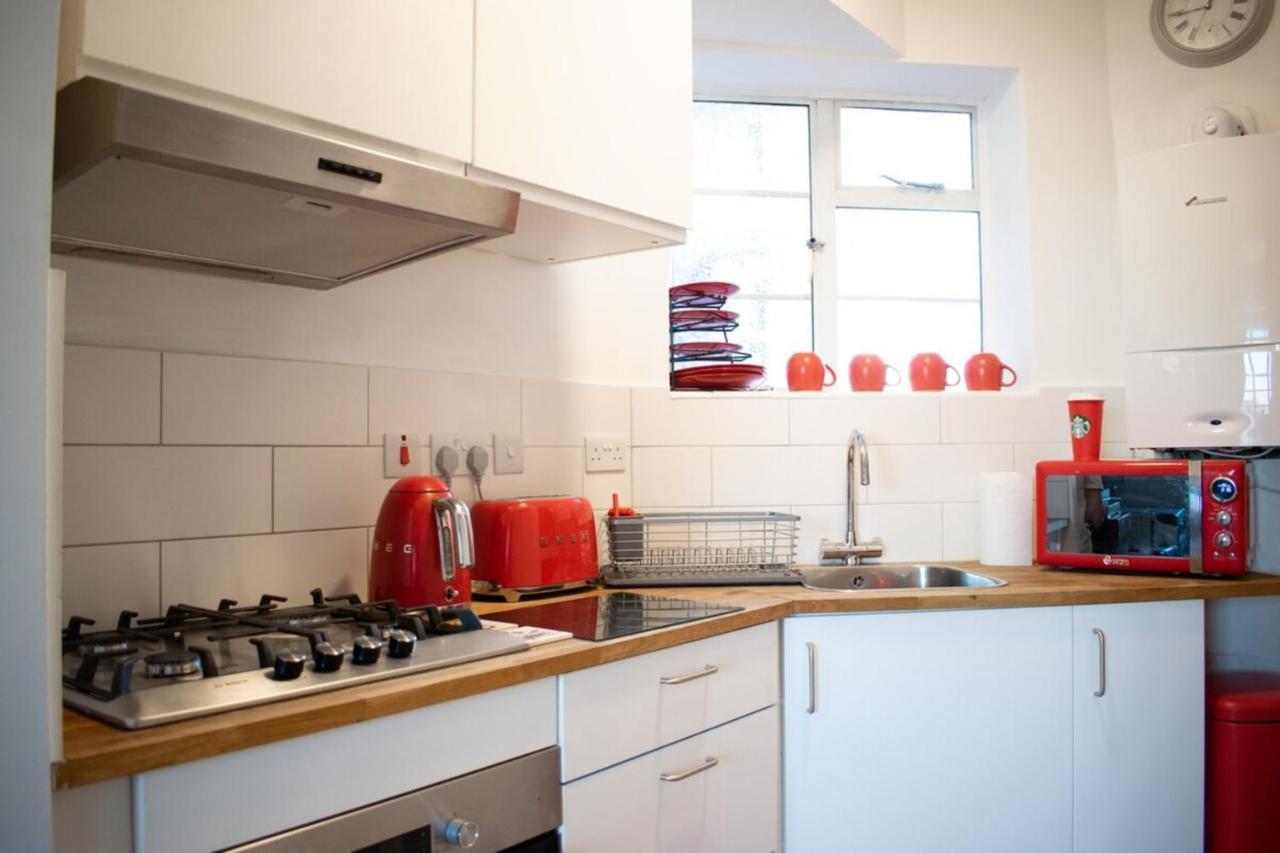 Beautifully Decorated Contemporary 2 Bedroom Flat London Luaran gambar